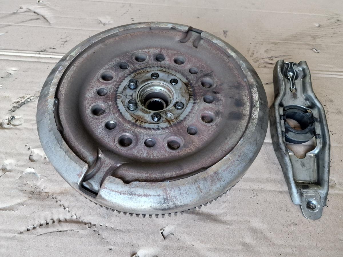 Kit ambreiaj masa dubla VOLKSWAGEN JETTA VI 162/163 2010 - 2018 2.0 TDI CLCA, CUUA 03L105264AD