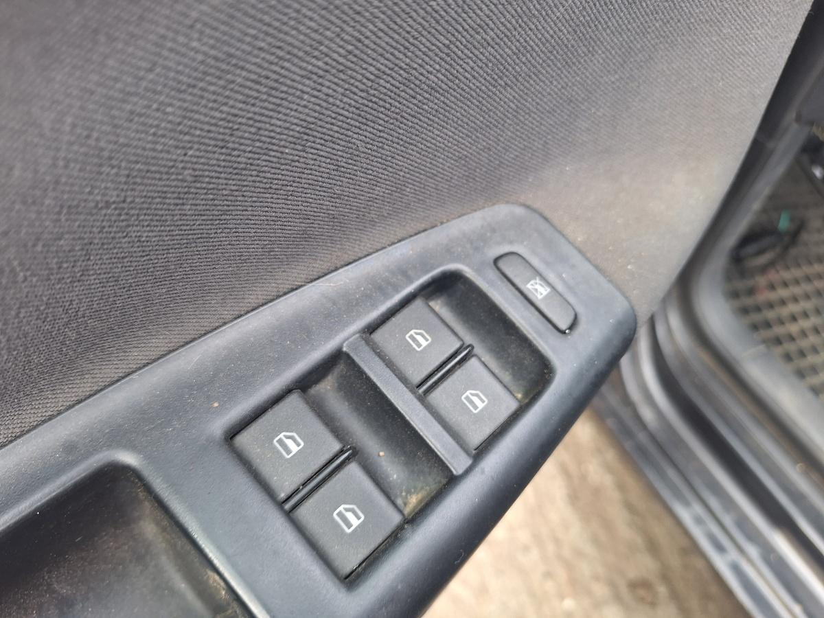 Butoane geamuri electrice VOLKSWAGEN POLO 9N_ 2001 - 2012 1.4 16V AUA, BBY, BKY