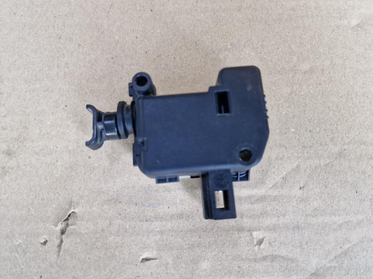 Motoras broasca incuietoare hayon portbagaj SKODA OCTAVIA 1Z3 2004 - 2013 2.0 TDI 16V BKD, CFHC, CLCB 8066-15Q02 1Z0827511C