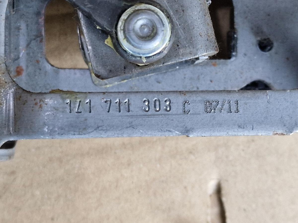 Ansamblu maneta frana de mana/frana de parcare SKODA OCTAVIA 1Z3 2004 - 2013 2.0 TDI 16V BKD, CFHC, CLCB 1Z1711303C