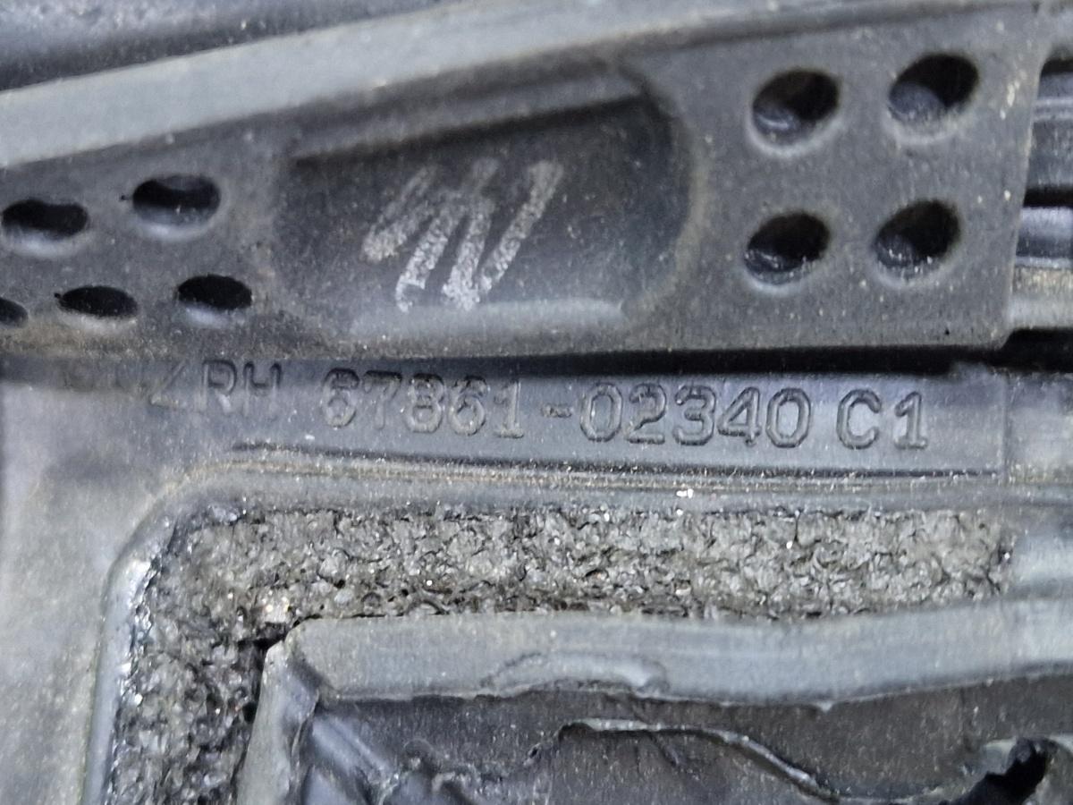 Cheder pe portiera dreapta fata TOYOTA COROLLA _E21_ 2018 -> 1.8 Hybrid 2ZR-FXE 67861-02340C1