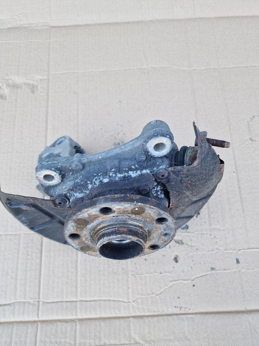 Fuzeta dreapta fata VOLKSWAGEN PASSAT 365 2010 - 2014 2.0 TDi BlueMotion CFFB