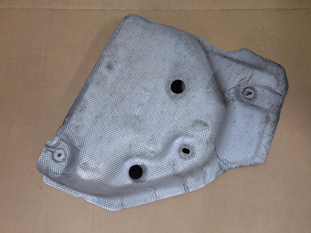 Protectie inferioara rezervor combustibil TOYOTA COROLLA _E21_ 2018 -> 1.8 Hybrid 2ZR-FXE 77641F4090