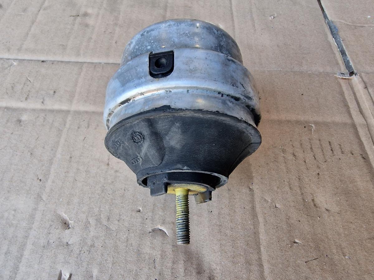 Suport tampon motor VOLKSWAGEN PASSAT Variant 3B6 2000 - 2005 1.9 TDI AVF, AWX 8D0153379AE