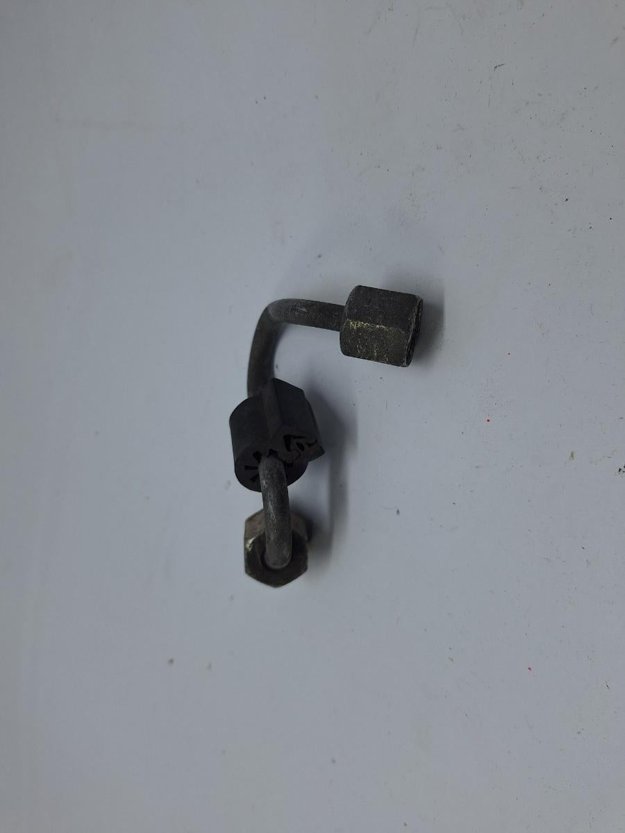 Conducta de alimentare cilindru 1 VOLKSWAGEN PASSAT 365 2010 - 2014 2.0 TDi BlueMotion CFFB 03L130301AR