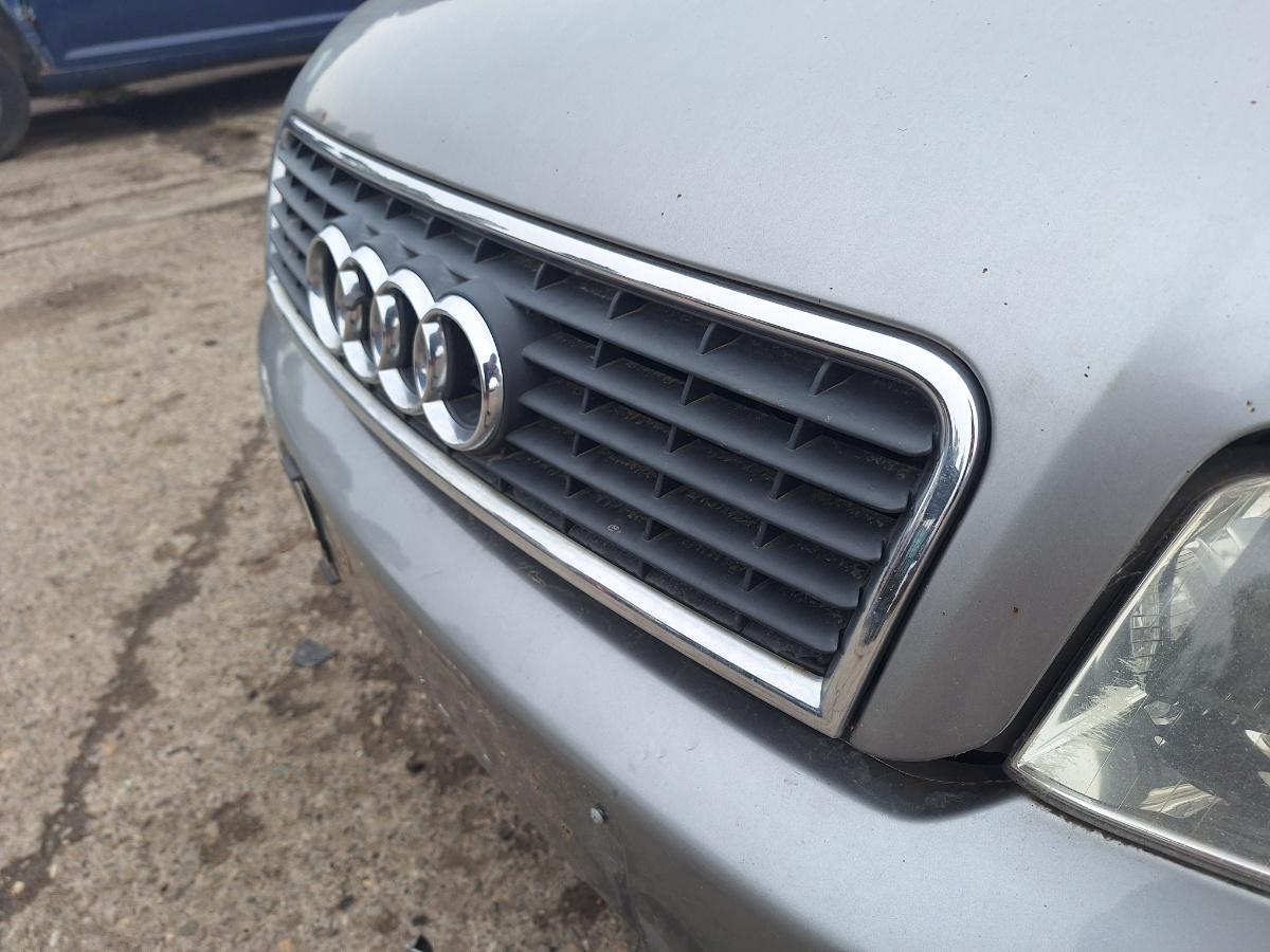Grila capota AUDI A4 II 8E2, B6 2000 - 2005 1.9 TDI AVB 8E0853651F