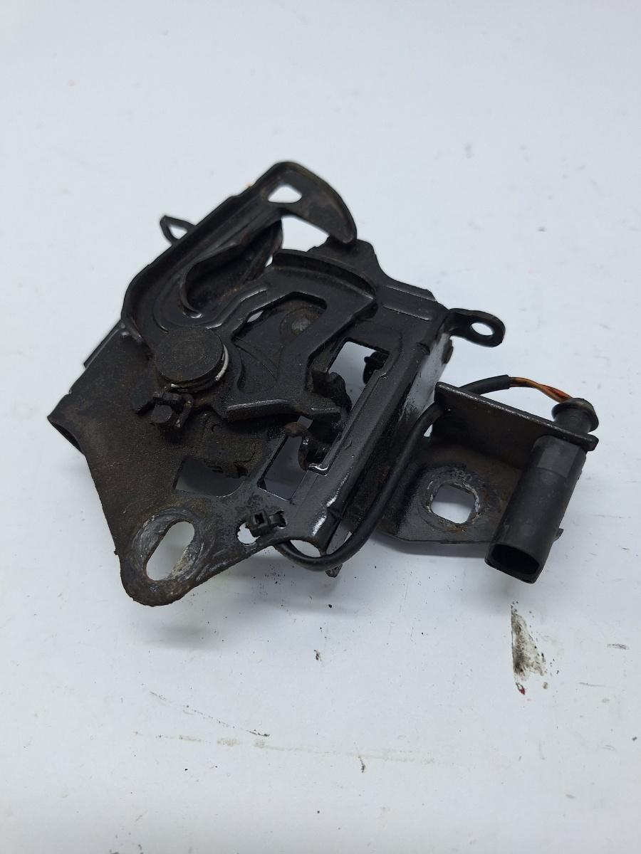 Inchizatoare capota motor VOLKSWAGEN PASSAT Variant 3B6 2000 - 2005 1.9 TDI AVF, AWX 3B0823509R