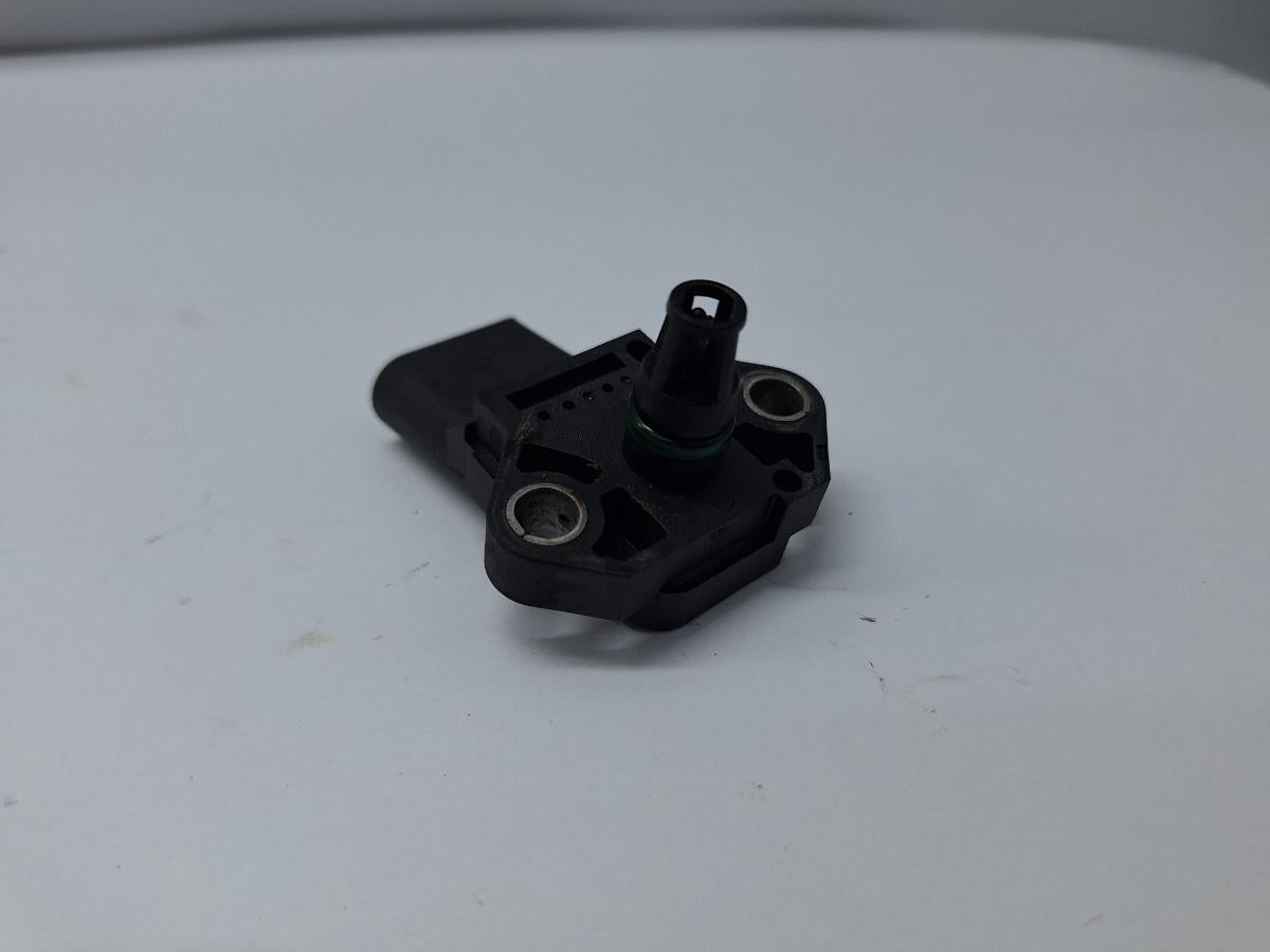 Senzor presiune turbo AUDI A4 II 8E2, B6 2000 - 2005 1.9 TDI AVB, VOLKSWAGEN PASSAT 3B3 2000 - 2005 1.9 TDI AVB, AUDI A4 II Avant 8E5, B6 2000 - 2005 2.5 TDI quattro AKE, BAU, BDH BOSCH 0281002399 038906051B