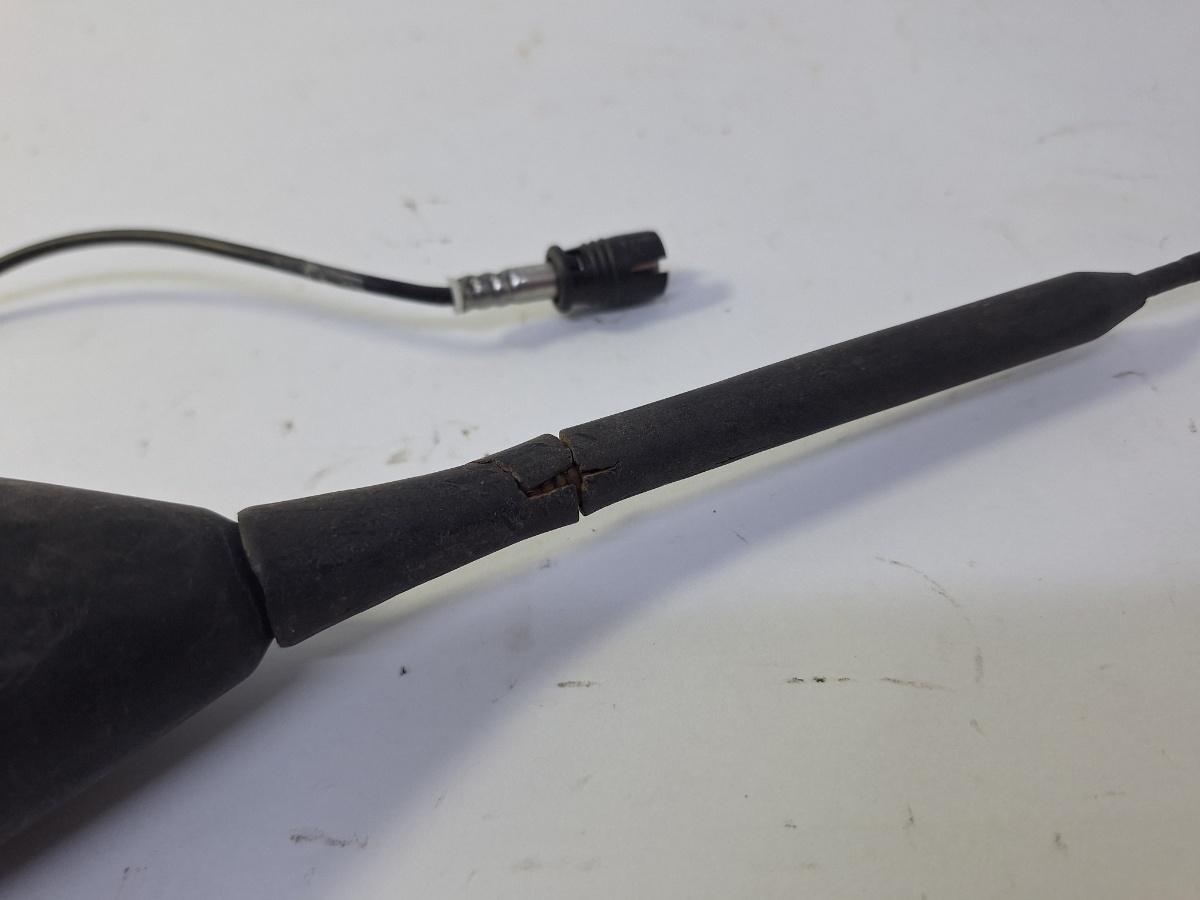 Antena radio VOLKSWAGEN GOLF IV Variant 1J5 1999 - 2006 1.9 TDI ATD, AXR 1J0035505A