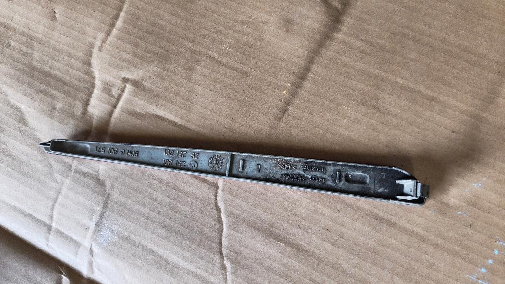 Catadioptru bmw x5 e53 stanga 63146901571 6901571
