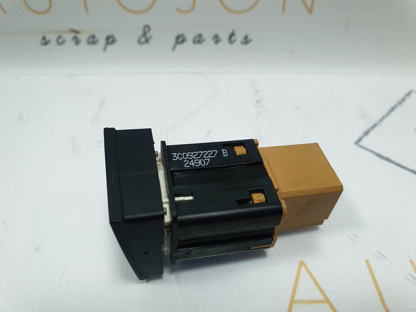 Buton AUTO HOLD Volkswagen Passat B6 (3C5) Kombi 2.0 TDI BMP 2007