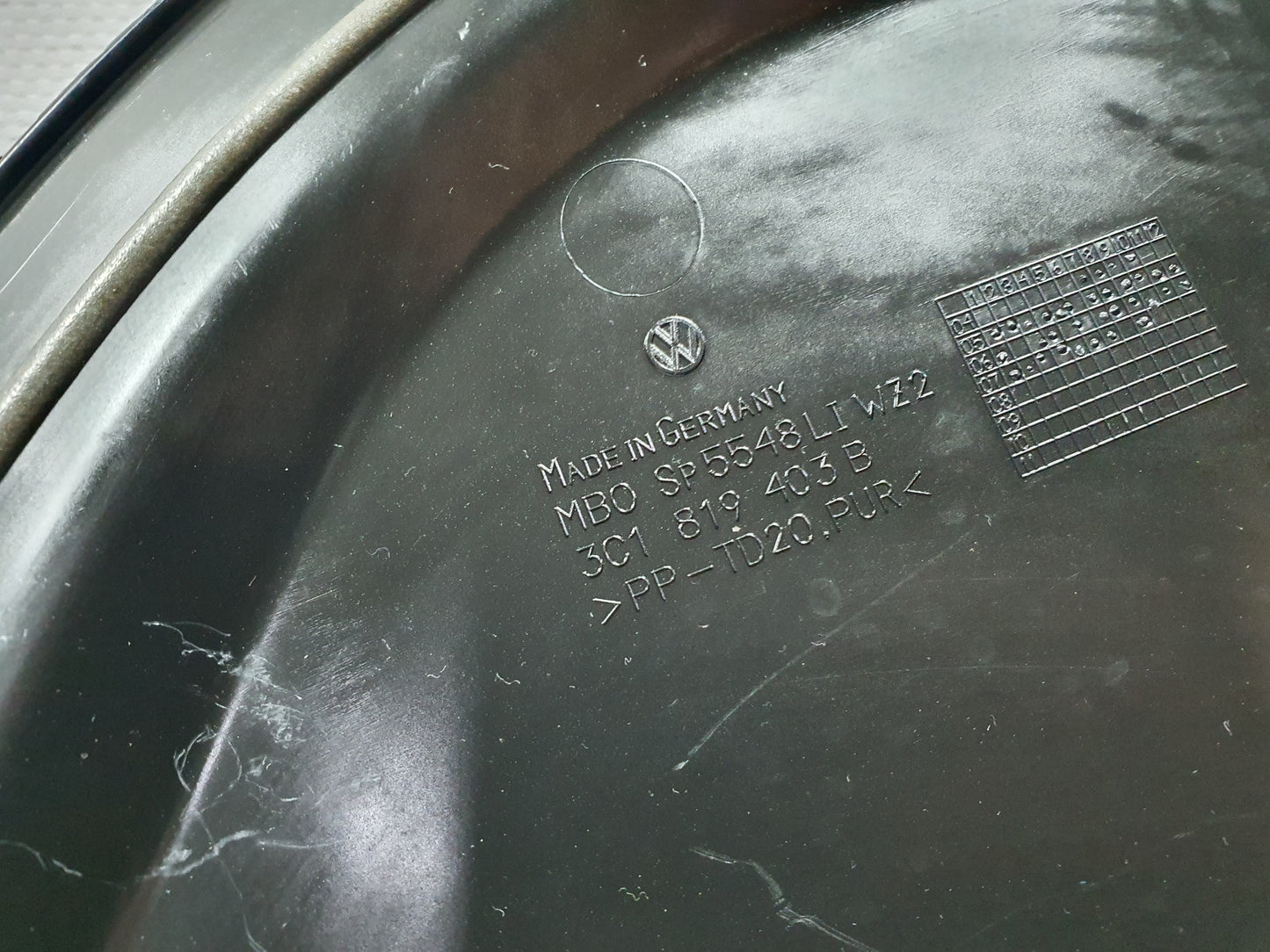 Grila stergatoare stanga Volkswagen Passat B6 (3C5) Kombi 2.0 TDI BMP 2007