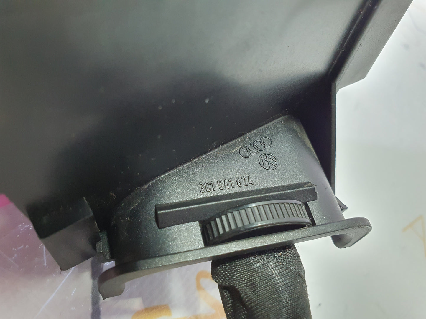 Panou sigurante bord Volkswagen Passat (3C5) Variant 2.0 TDI BMP 2007