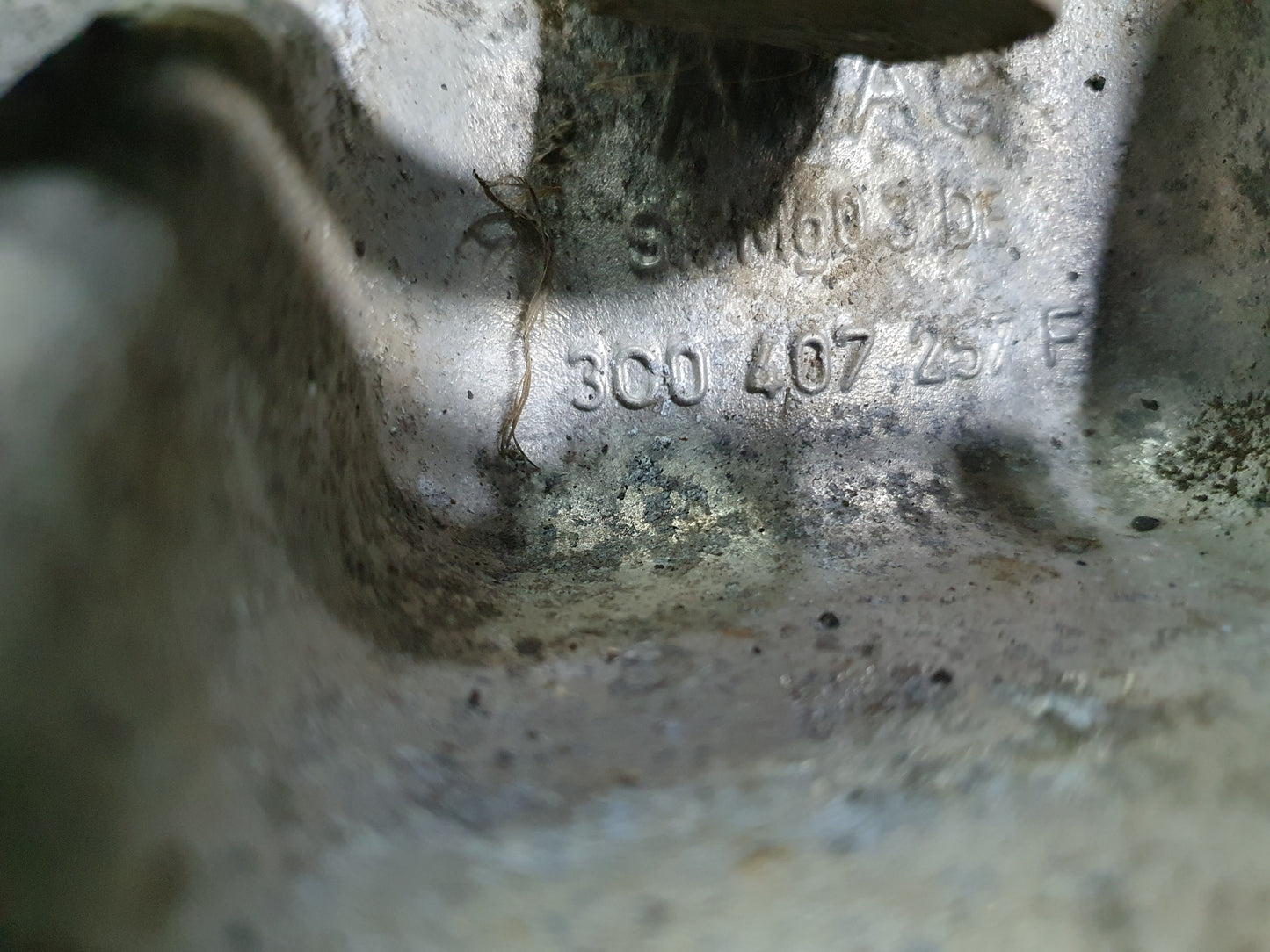 Fuzeta stanga fata Volkswagen Passat B6 (3C5) Variant 2.0 TDI CBAB 2009