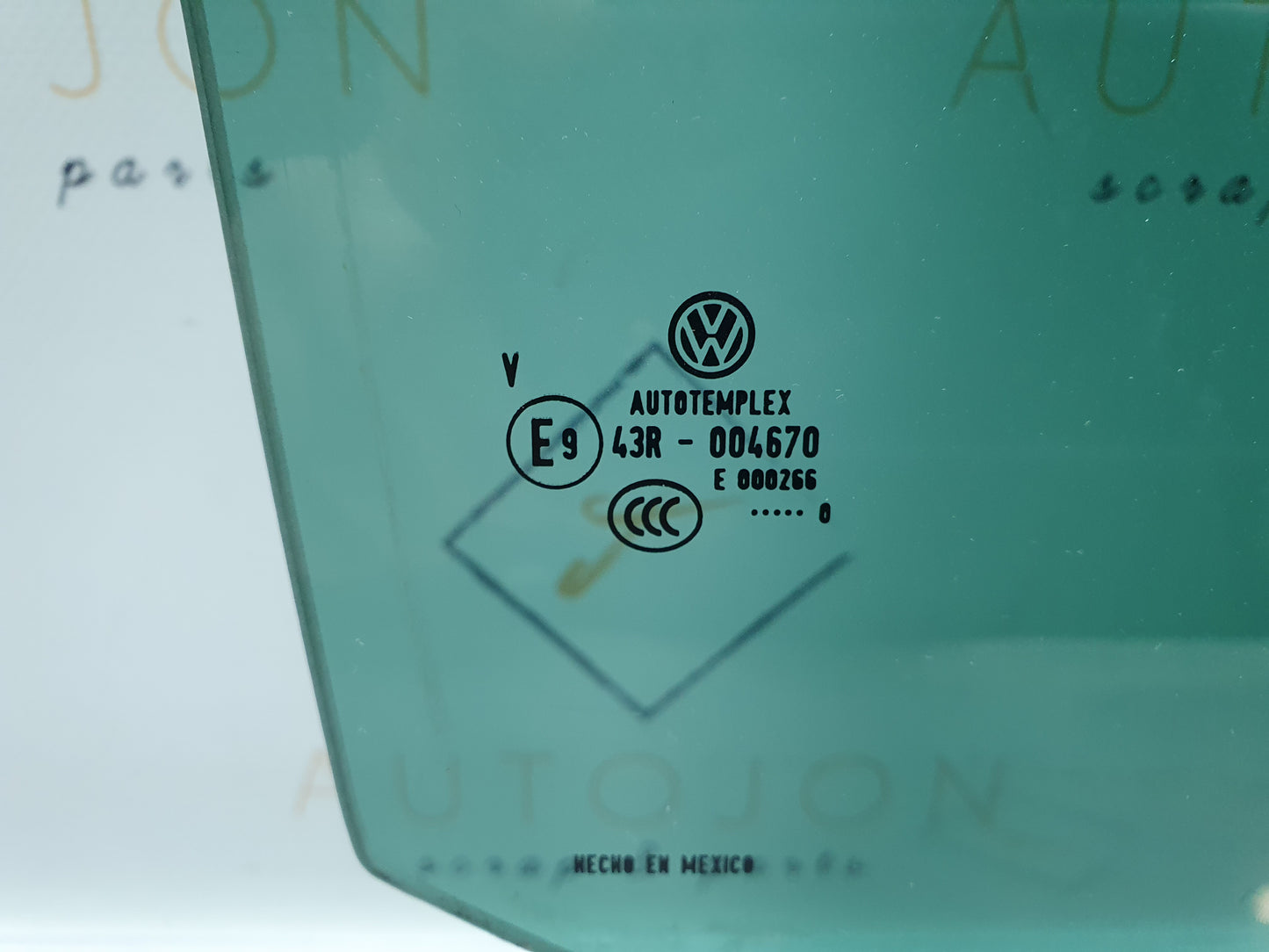 Geam dreapta spate Volkswagen Jetta (1K2) Berlina 1.6 TDI CAYC 2010