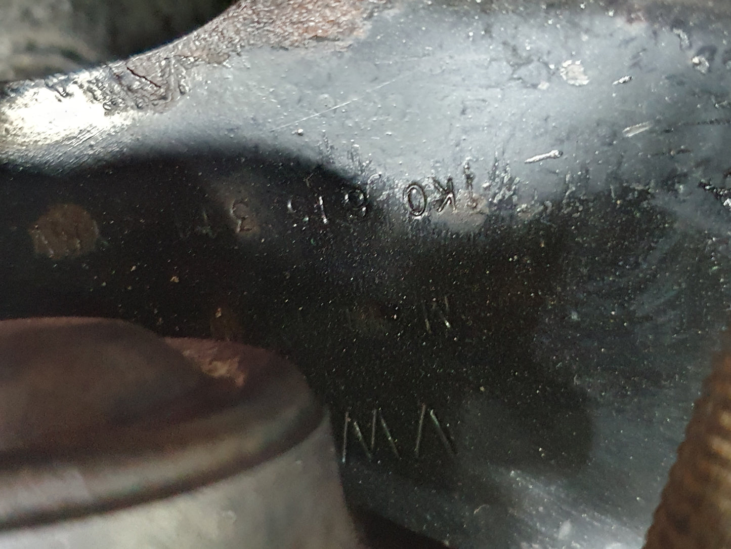 Fuzeta stanga fata Volkswagen Jetta (1K2) Berlina 1.6 TDI CAYC 2010