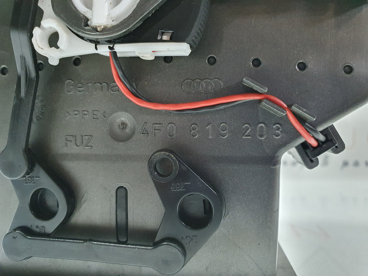 Grila ventilație cotiera spate Audi A6 C6 (4F2) Sedan 3.0 TDI BMK 2005