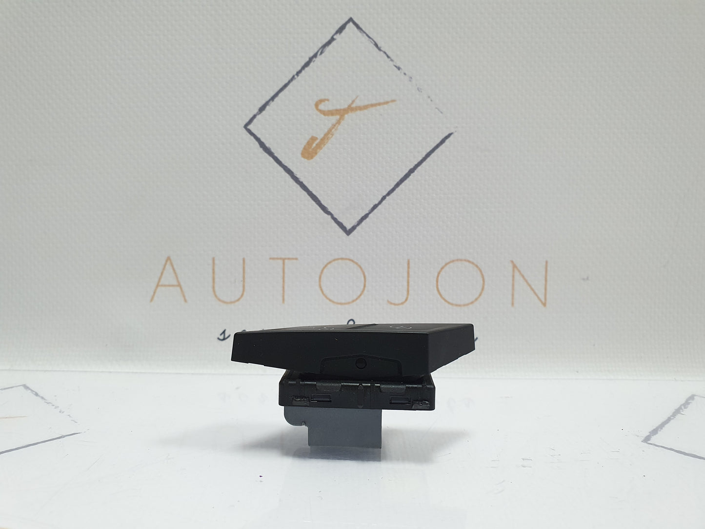 Buton blocare usi Volkswagen Passat B8 (3G5) Variant 2.0 TDI CRLB DSG 2015