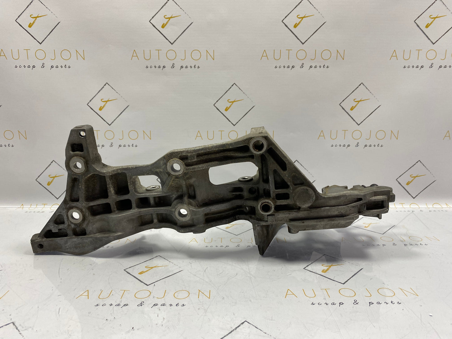 Suport accesorii motor Volkswagen Passat B8 (3G5) Variant 2.0 TDI CRLB DSG 2015