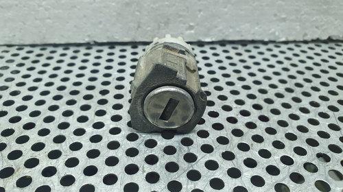 Butuc usa AUDI A4 II Avant (8E5, B6) [ 2000 - 2005 ] OEM 8E1 637 065