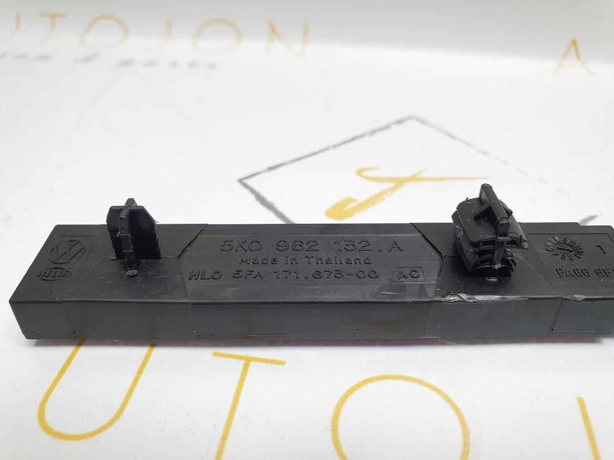 Antena VOLKSWAGEN PASSAT Variant (3G5) [ 2014 - > ] OEM 5K0962132A / 5K0 962 132 A