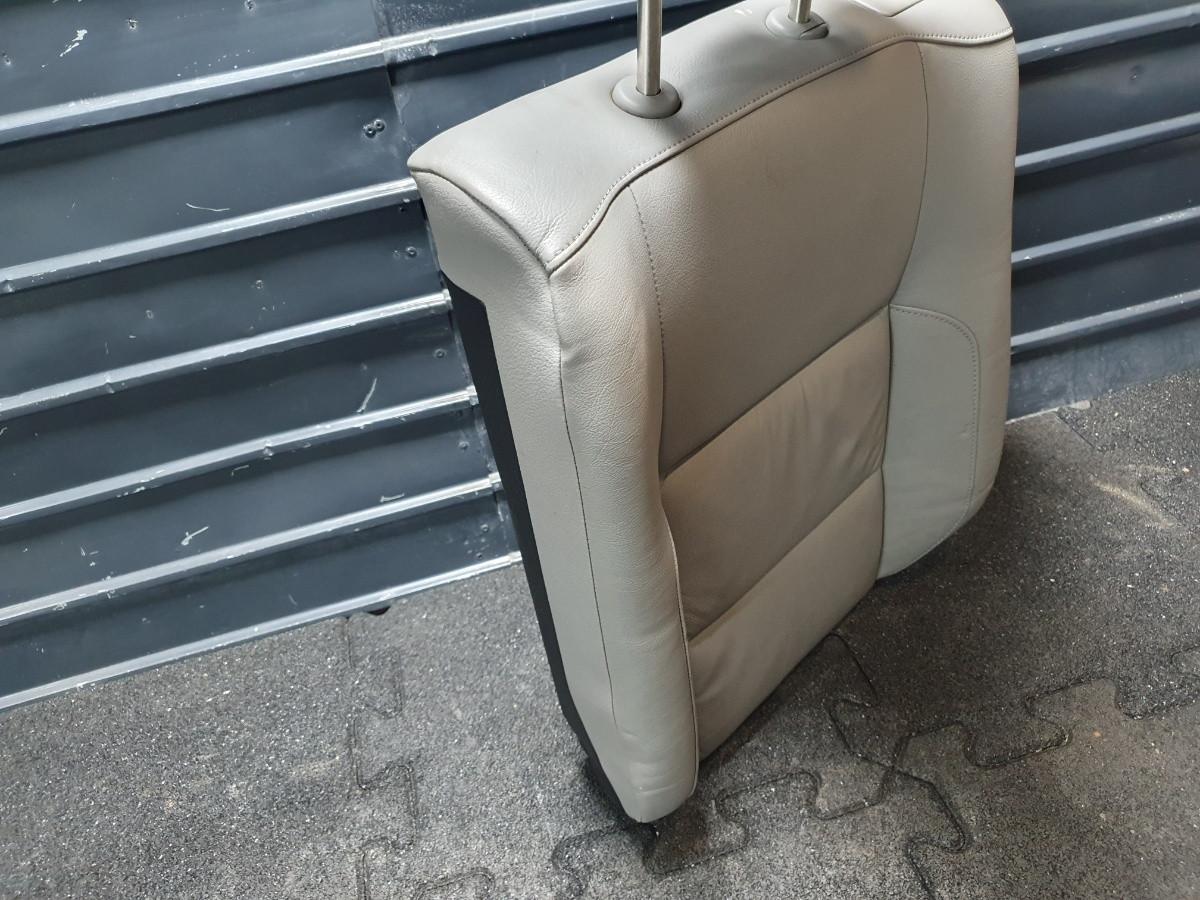 Spatar de piele gri stanga spate  VOLKSWAGEN GOLF IV (1J1) [ 1997 - 2007 ] TDI (ATD, AXR) 74KW|101HP OEM 1J0885805DA / 1J0 885 805 DA
