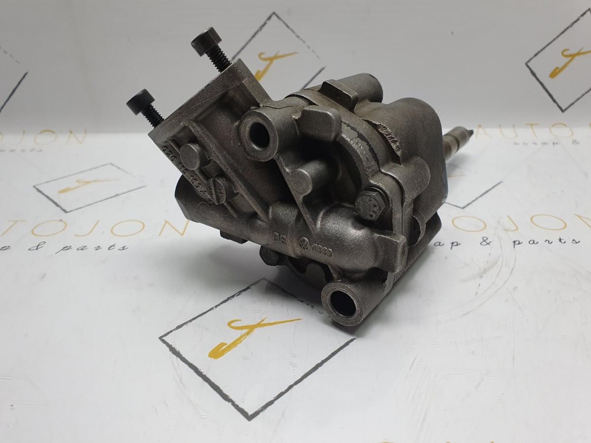 Pompa de ulei VOLKSWAGEN TRANSPORTER IV Box (70XA) [ 1990 - 2003 ] TD (ABL) 50KW|68HP OEM 026115153A / 026 115 153 A