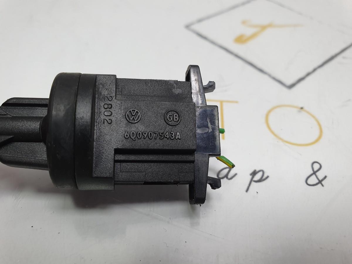 Senzor temperatura interioara SEAT IBIZA IV (6L1) [ 2002 - 2009 ], VOLKSWAGEN POLO (9N_) [ 2001 - 2012 ], SKODA FABIA (6Y2) [ 1999 - 2008 ] OEM 6Q0907543A / 6Q0 907 543 A