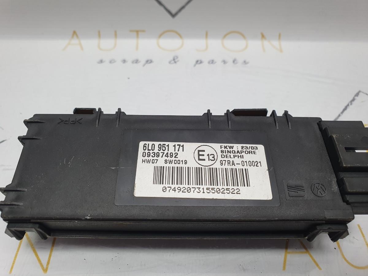 Senzor proximitate SEAT IBIZA IV (6L1) [ 2002 - 2009 ] OEM 6L0951171 / 6L0 951 171