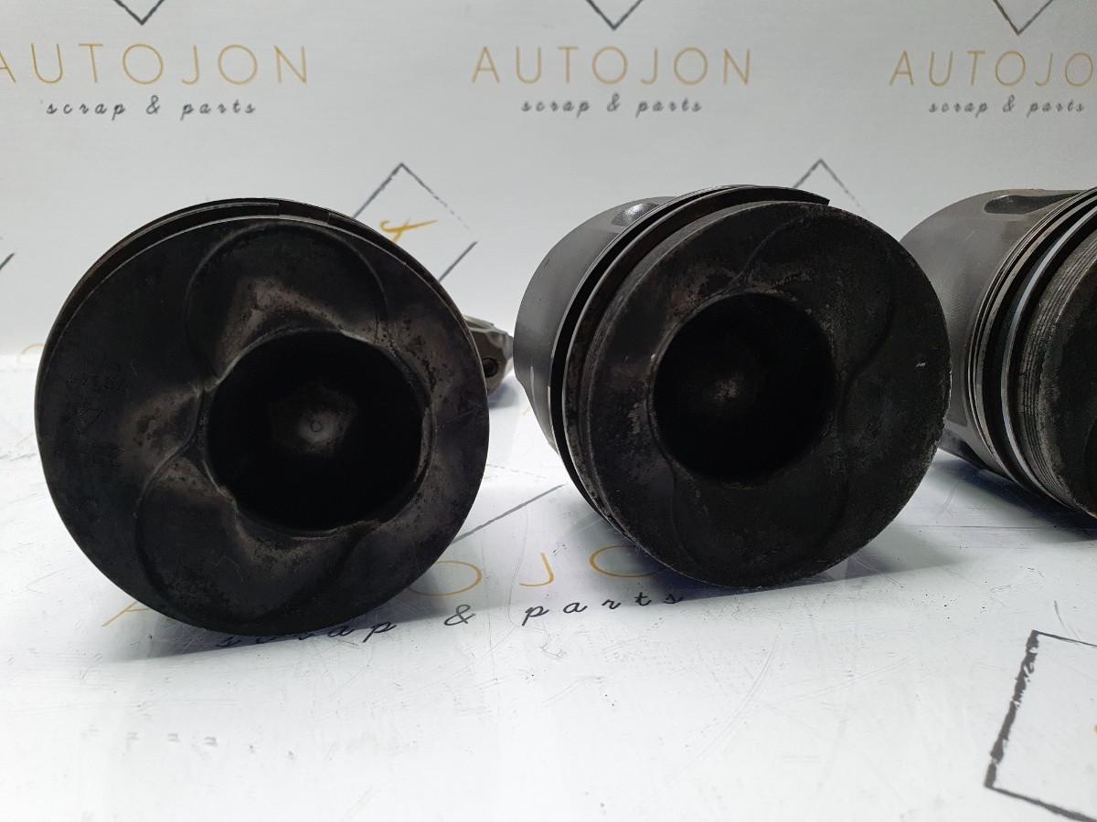 Set pistoane cu biele  1.9 TD (ABL) 50KW|68HP VOLKSWAGEN TRANSPORTER IV Bus (70XB, 70XC, 7DB, 7DW, 7DK)  79,47 mm OEM 074B