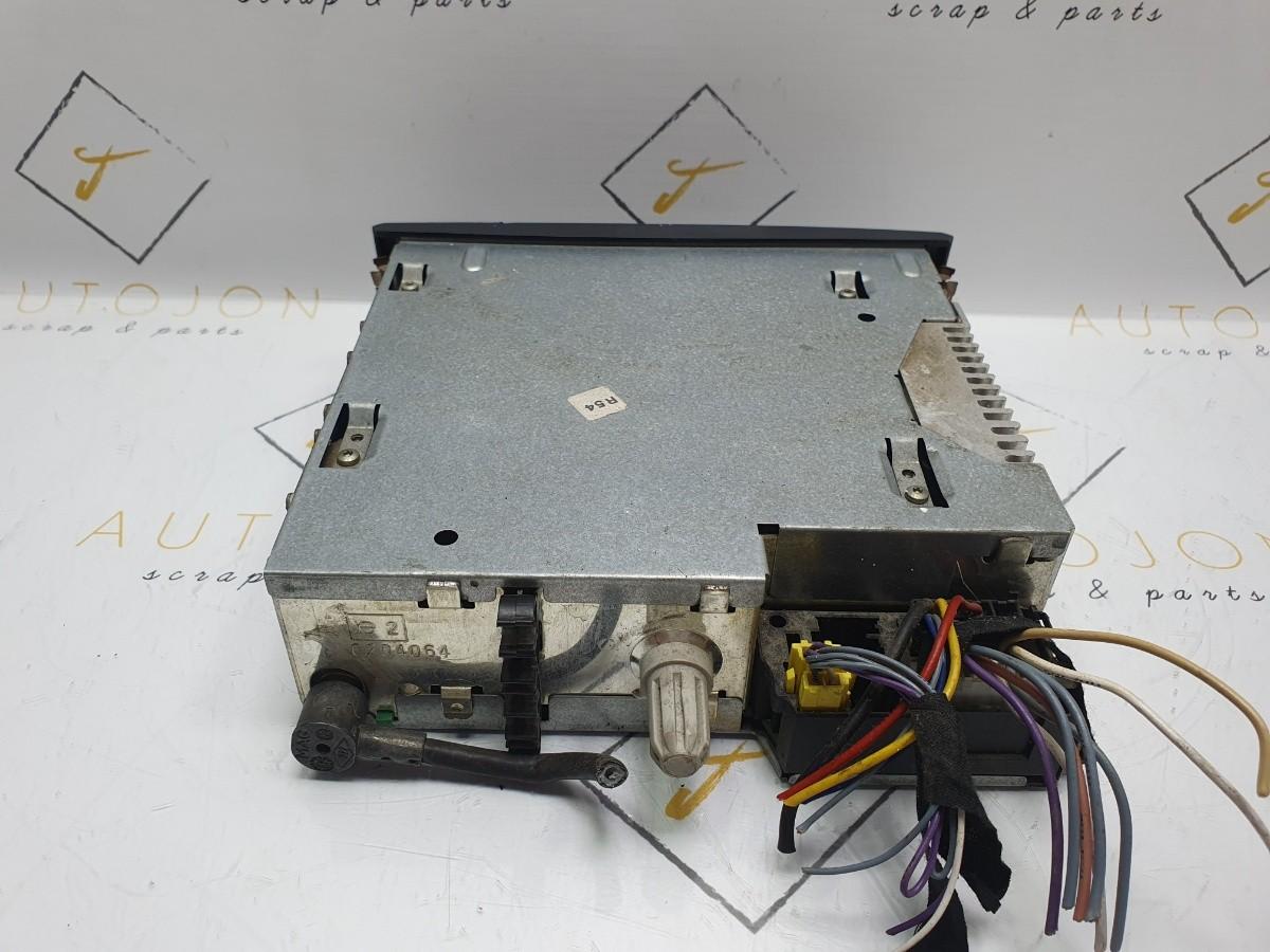 CD player auto RENAULT SYMBOL I (LB0/1/2_) [ 2001 - 2008 ] OEM 8200633621T