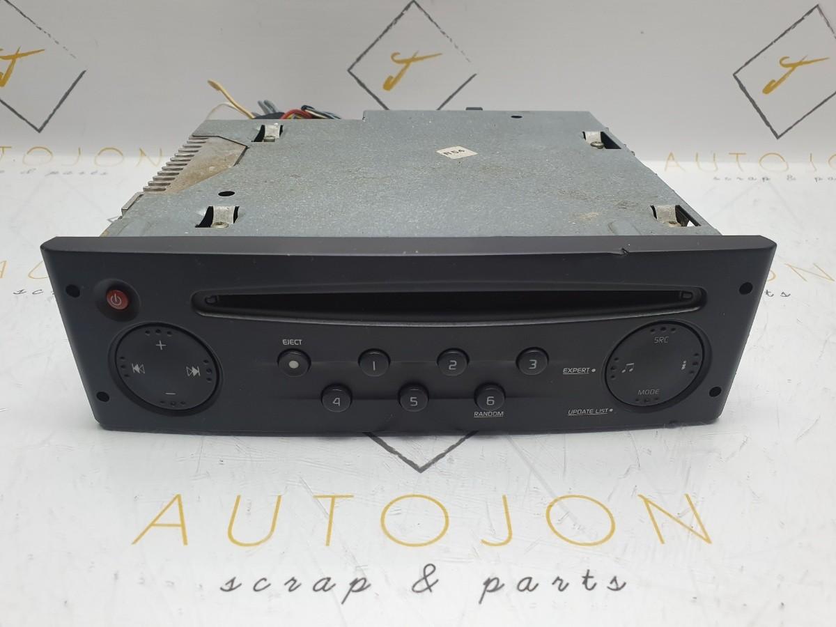 CD player auto RENAULT SYMBOL I (LB0/1/2_) [ 2001 - 2008 ] OEM 8200633621T