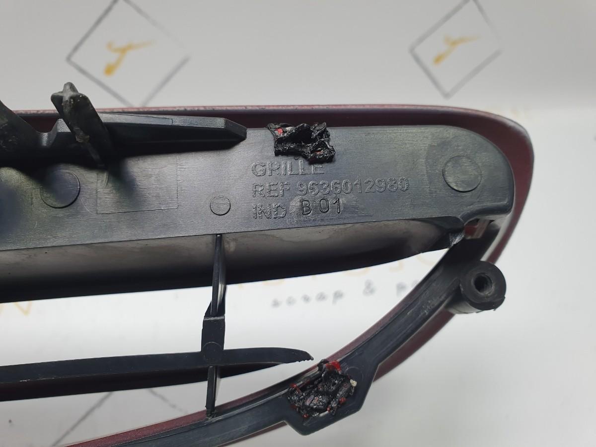 Grila cu semn CITROËN SAXO (S0, S1) [ 1996 - 2004 ] D (VJZ (TUD5)) 43KW|58HP OEM 9636012980