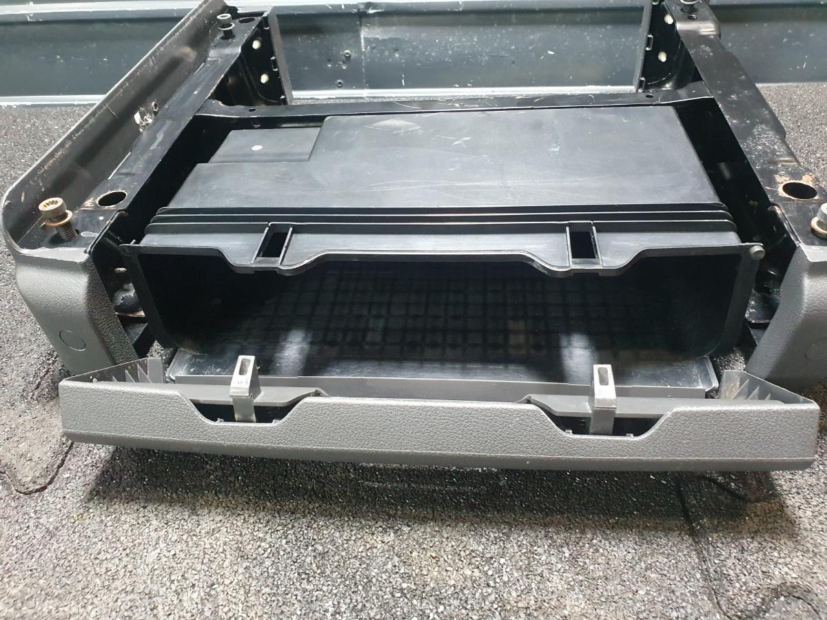 Buzunar si suport scaun drepata fata VOLKSWAGEN TOURAN (1T1, 1T2) [ 2003 - 2010 ] TDI (BKC, BLS, BXE) 77KW|105HP OEM 1T0881580D / 1T0 881 580 D
