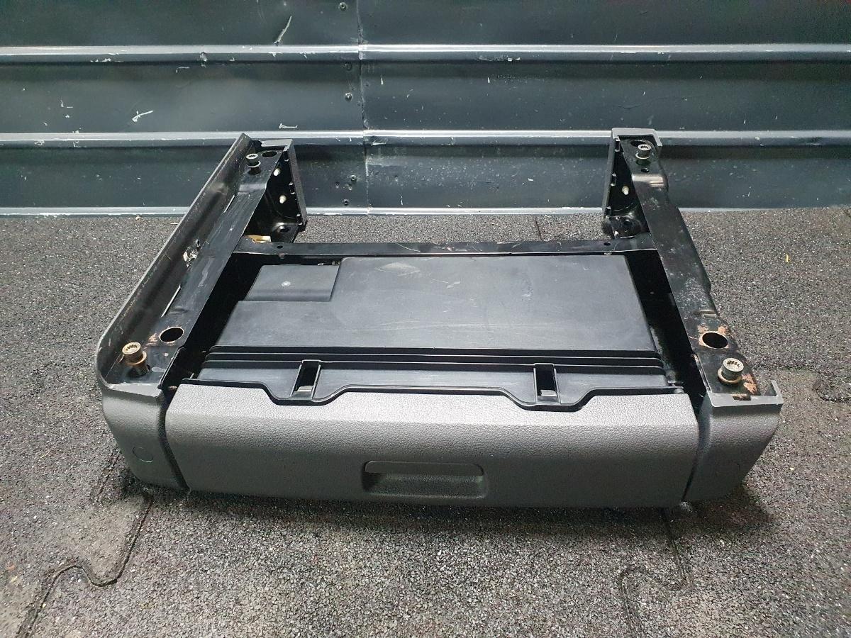 Buzunar si suport scaun drepata fata VOLKSWAGEN TOURAN (1T1, 1T2) [ 2003 - 2010 ] TDI (BKC, BLS, BXE) 77KW|105HP OEM 1T0881580D / 1T0 881 580 D
