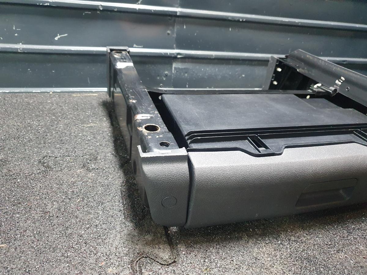 Buzunar cu suport scaun  Stanga fata  VOLKSWAGEN TOURAN (1T1, 1T2) [ 2003 - 2010 ] TDI (BKC, BLS, BXE) 77KW|105HP OEM 1T0881580C / 1T0 881 580 C