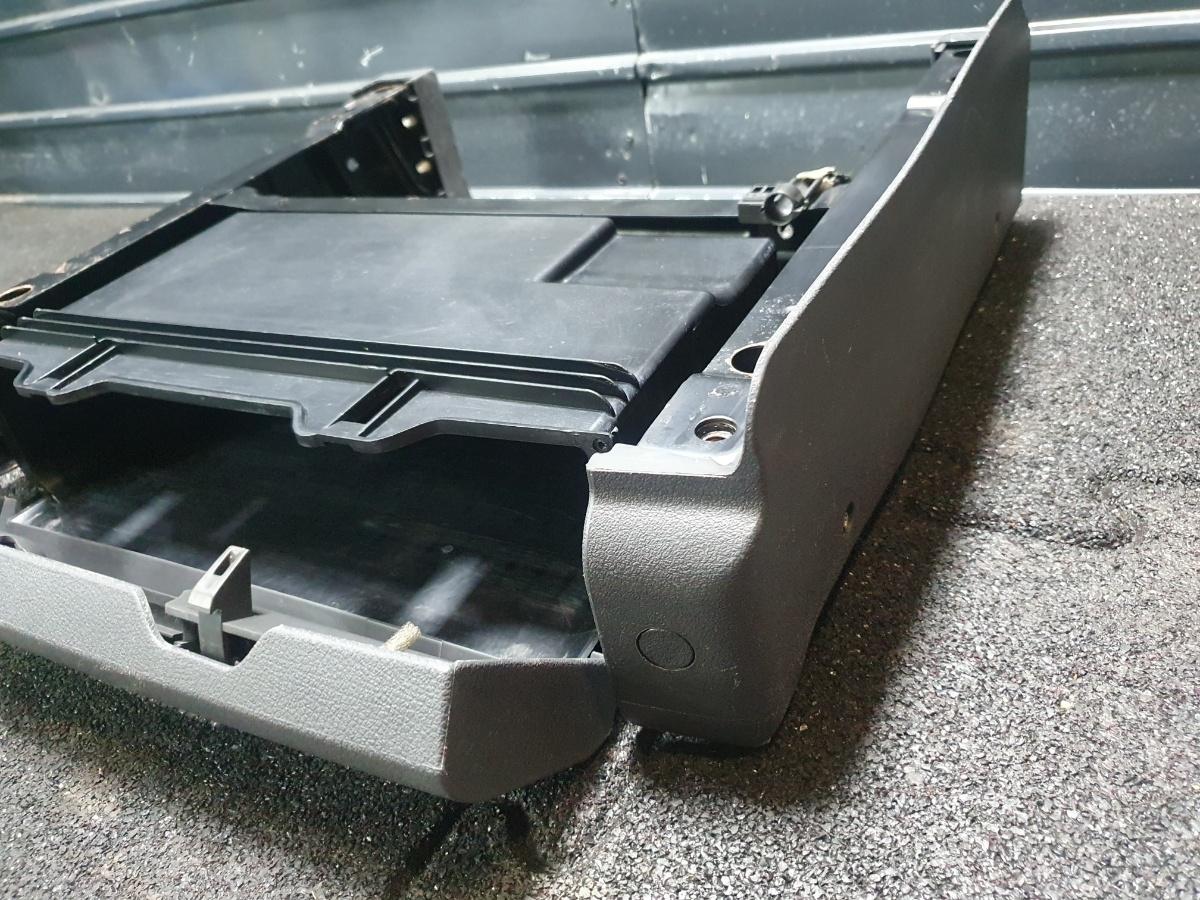 Buzunar cu suport scaun  Stanga fata  VOLKSWAGEN TOURAN (1T1, 1T2) [ 2003 - 2010 ] TDI (BKC, BLS, BXE) 77KW|105HP OEM 1T0881580C / 1T0 881 580 C