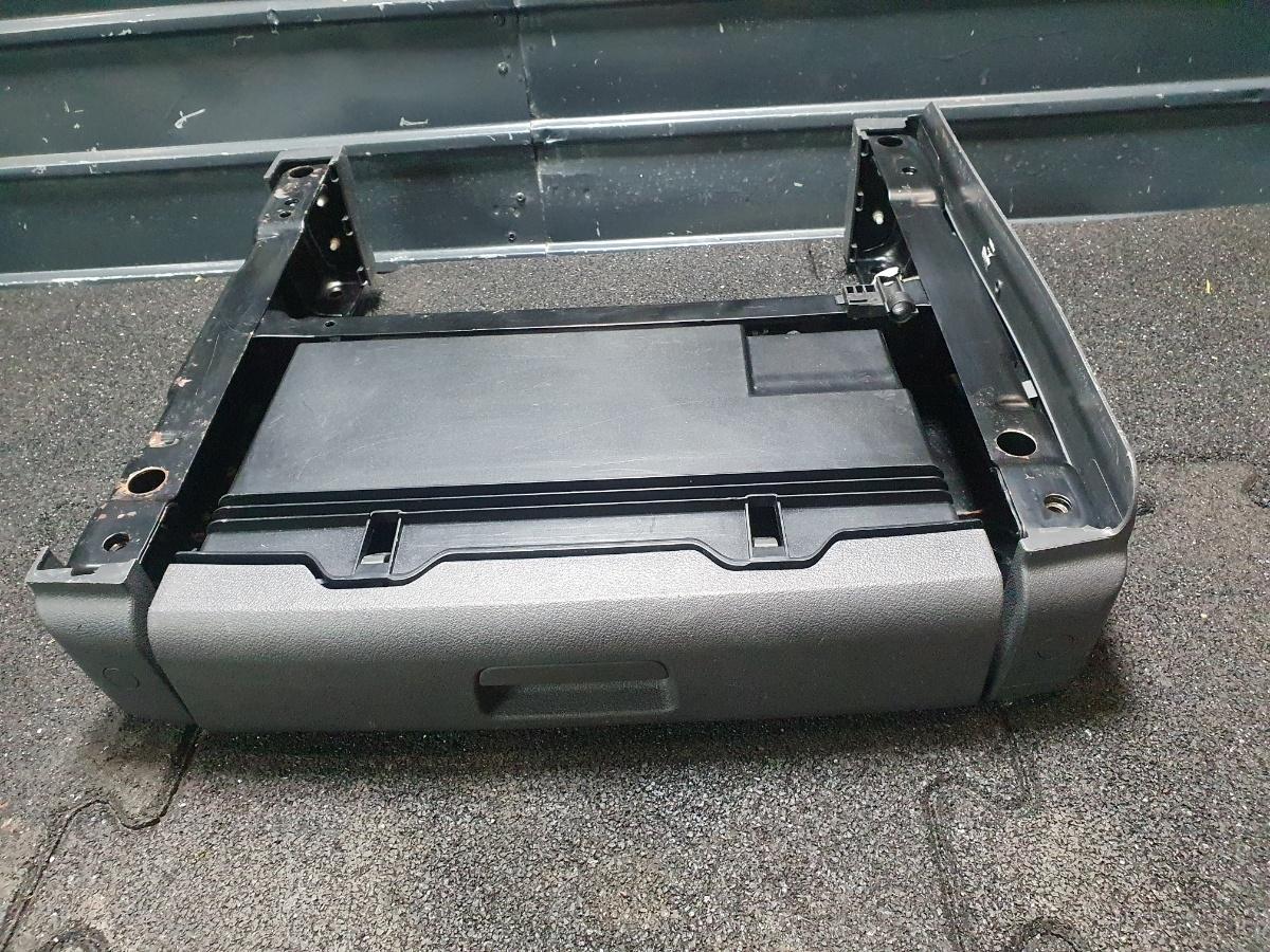 Buzunar cu suport scaun  Stanga fata  VOLKSWAGEN TOURAN (1T1, 1T2) [ 2003 - 2010 ] TDI (BKC, BLS, BXE) 77KW|105HP OEM 1T0881580C / 1T0 881 580 C