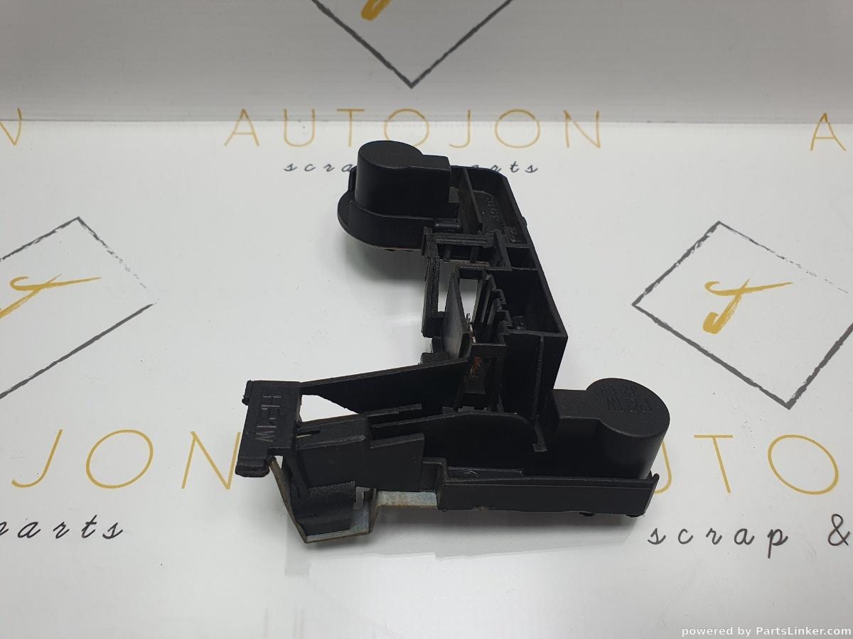 Soclu stop haion dreapta VOLKSWAGEN TOUAREG (7LA, 7L6, 7L7) [ 2002 - 2013 ] R5 TDI (BAC, BPE) 128KW|174HP OEM 7L6945260A / 7L6 945 280 A