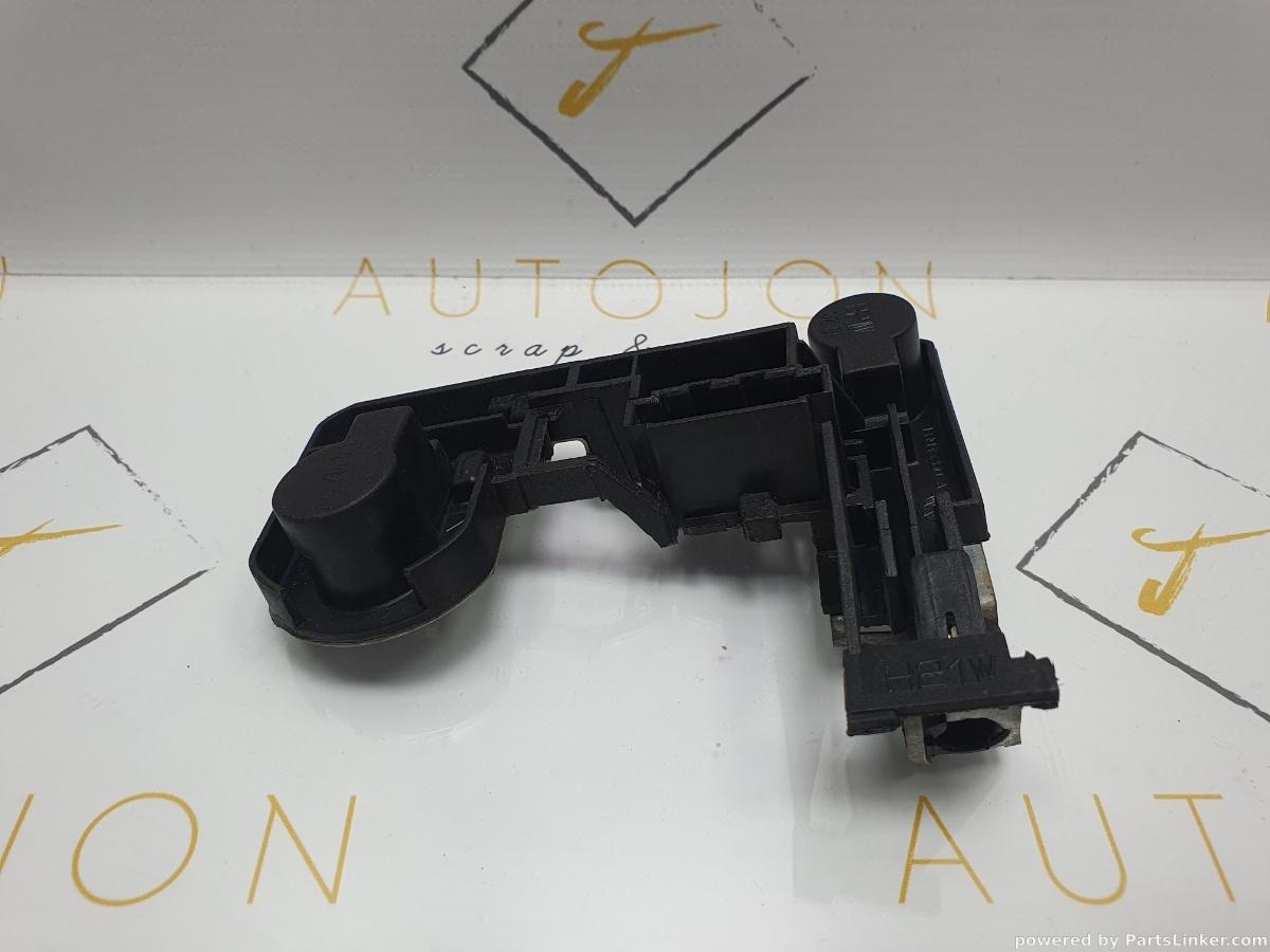 Soclu stop haion dreapta VOLKSWAGEN TOUAREG (7LA, 7L6, 7L7) [ 2002 - 2013 ] R5 TDI (BAC, BPE) 128KW|174HP OEM 7L6945260A / 7L6 945 280 A