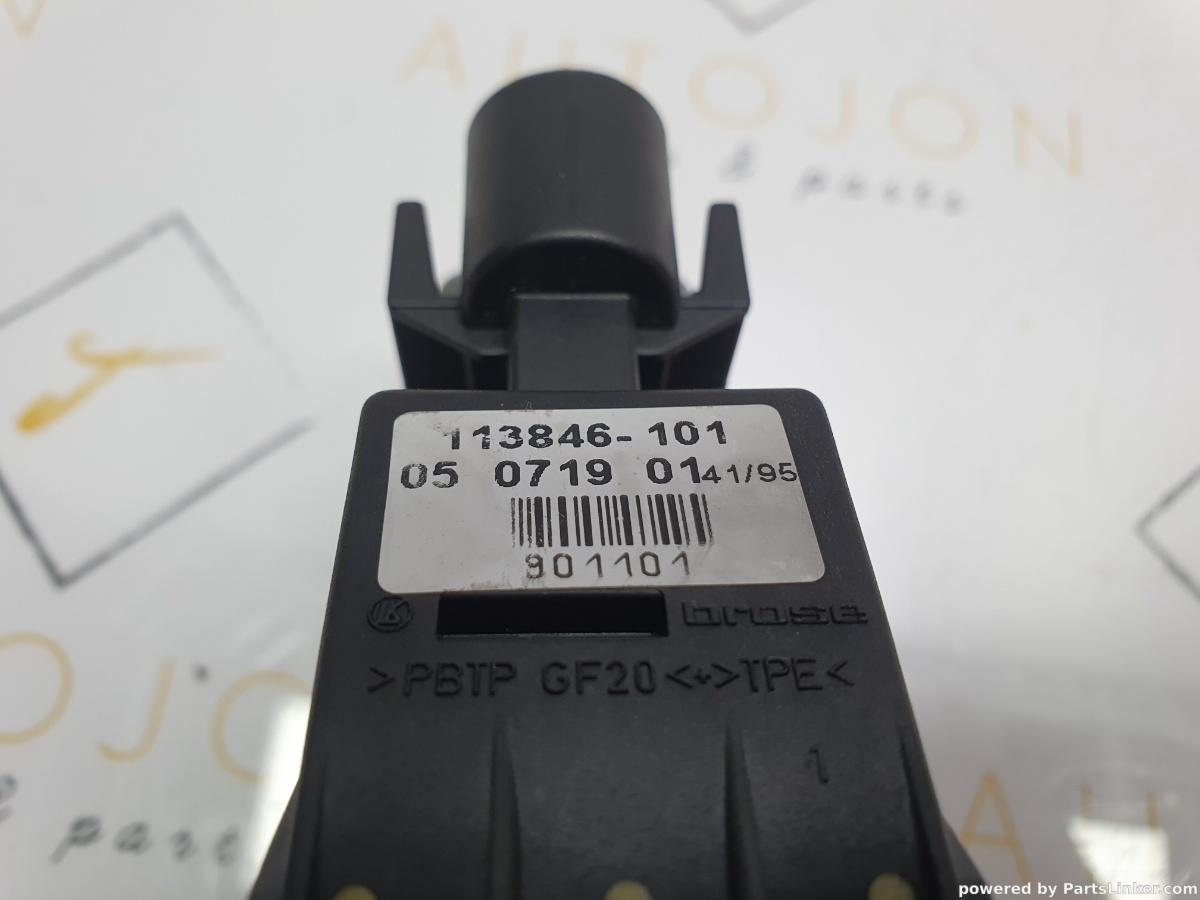 Motoras macara geam stanga fata AUDI A4 Saloon (8D2, B5) [ 1994 - 2001 ] 1.6 (ADP, AHL, ANA, ARM) 74KW|100HP 113846-101 OEM 8D0959801B / 8D0 959 801 B
