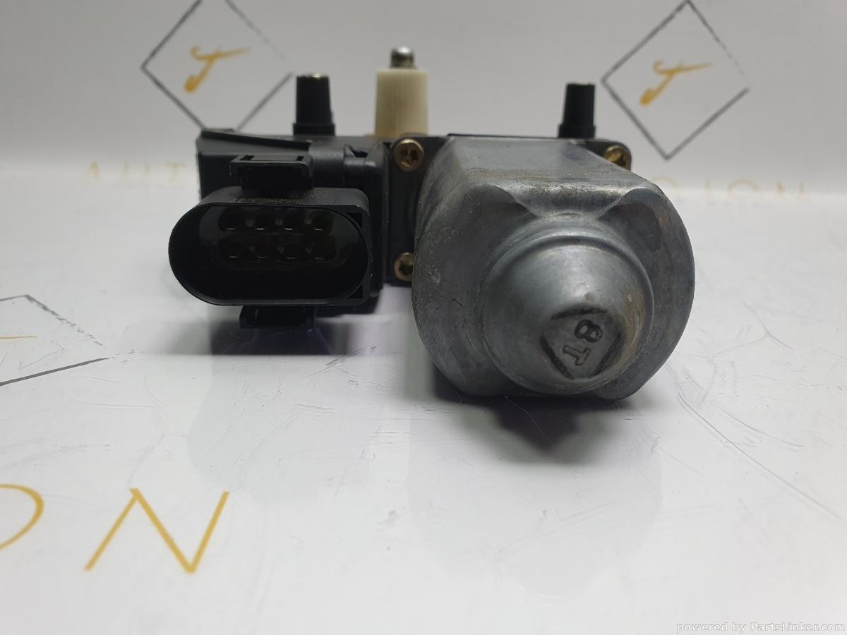 Motoras macara geam stanga fata AUDI A4 Saloon (8D2, B5) [ 1994 - 2001 ] 1.6 (ADP, AHL, ANA, ARM) 74KW|100HP 113846-101 OEM 8D0959801B / 8D0 959 801 B