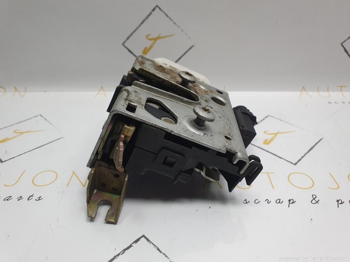 Broasca usa dreapta fata AUDI A4 Saloon (8D2, B5) [ 1994 - 2001 ] 1.6 (ADP, AHL, ANA, ARM) 74KW|100HP OEM 8D1837016A / 8D1 837 016 A