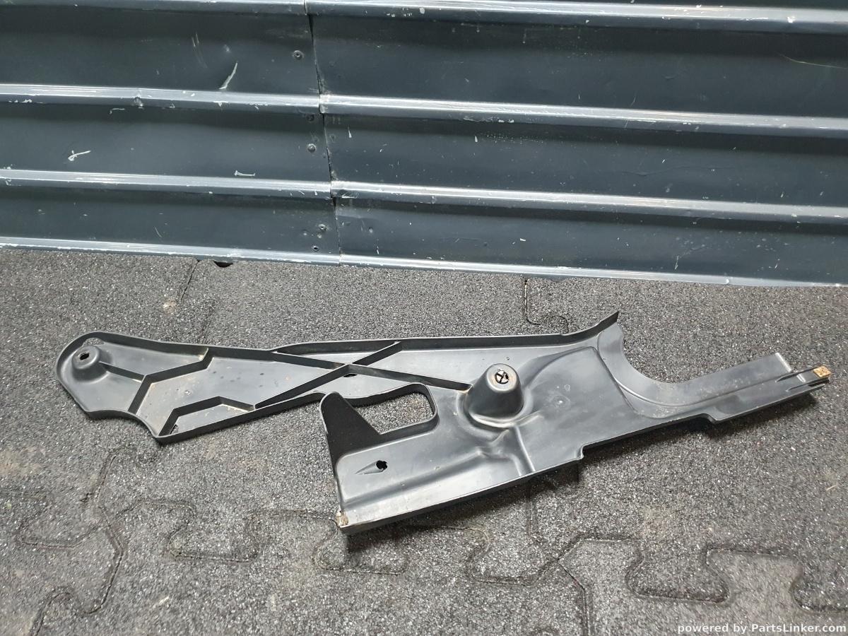 Ornament punte spate Dreapta VOLKSWAGEN PASSAT (362) [ 2010 - 2014 ] TDI (CFFB) 103KW|140HP OEM 3AA825102S / 3AA 825 102 S