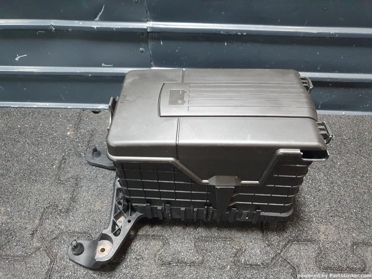 Carcasa baterie VOLKSWAGEN PASSAT (362) [ 2010 - 2014 ] TDI (CFFB) 103KW|140HP OEM 1K0915325B / 1K0 915 325 B