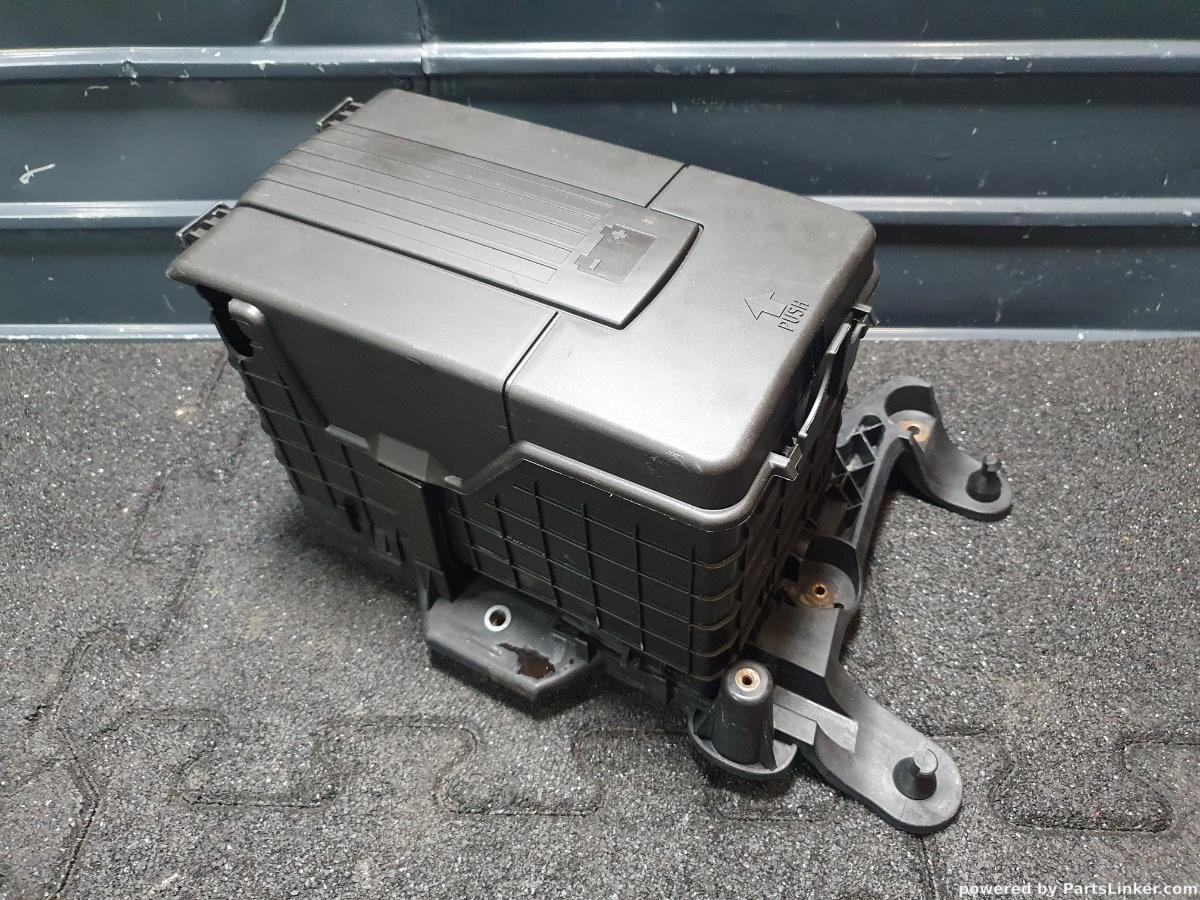 Carcasa baterie VOLKSWAGEN PASSAT (362) [ 2010 - 2014 ] TDI (CFFB) 103KW|140HP OEM 1K0915325B / 1K0 915 325 B