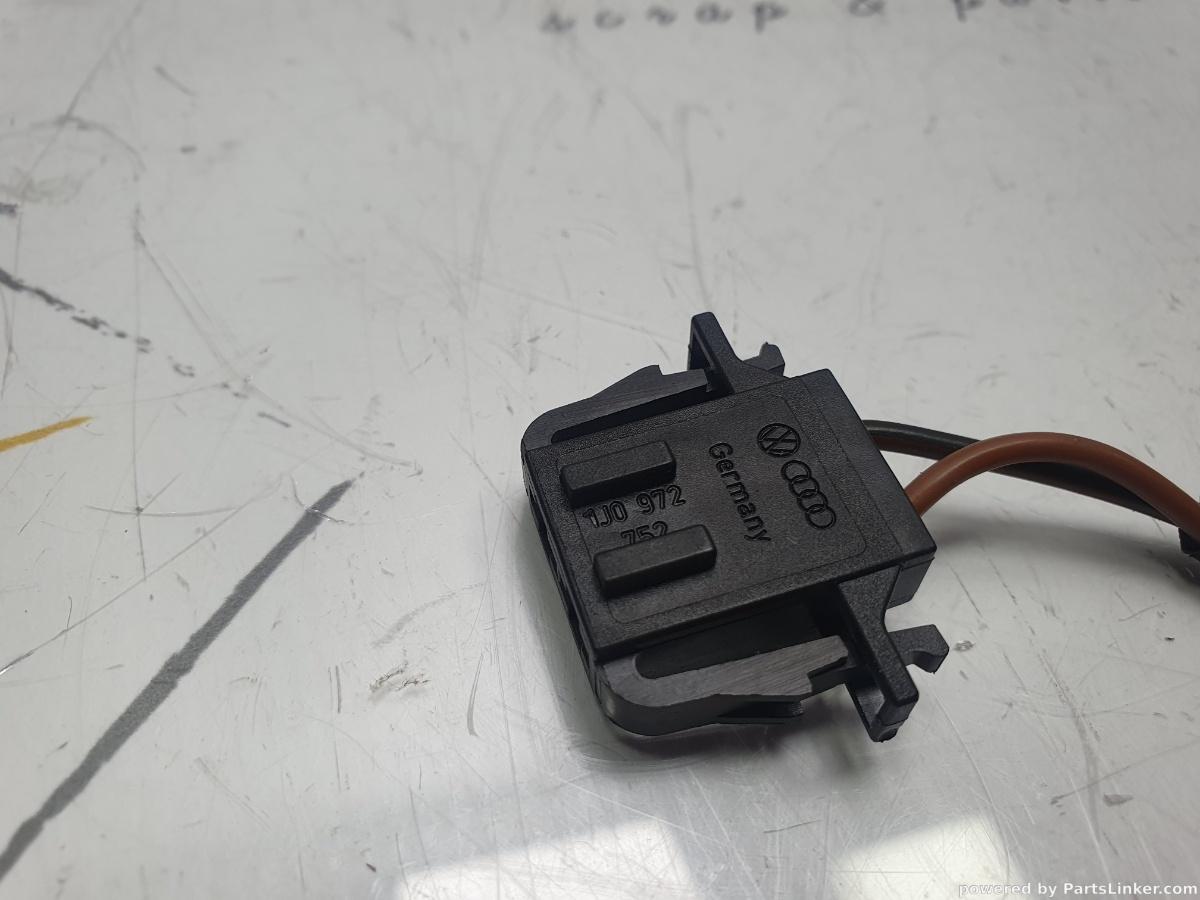 Mufa conector 2 pini VOLKSWAGEN PASSAT (362) [ 2010 - 2014 ] TDI (CFFB) 103KW|140HP OEM 1J0972752 / 1J0 972 752