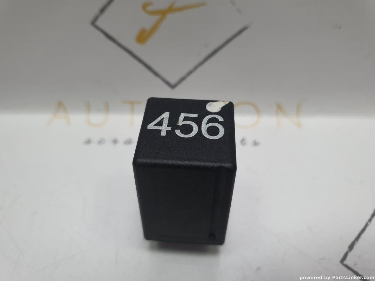 Releu 456 comanda faruri SEAT ALHAMBRA (7V8, 7V9) [ 1996 - 2010 ] TDI (AUY, BVK) 85KW|115HP VK7AEV2008, VK7 AEV 2008 OEM 3U0941597A / 3U0 941 597 A