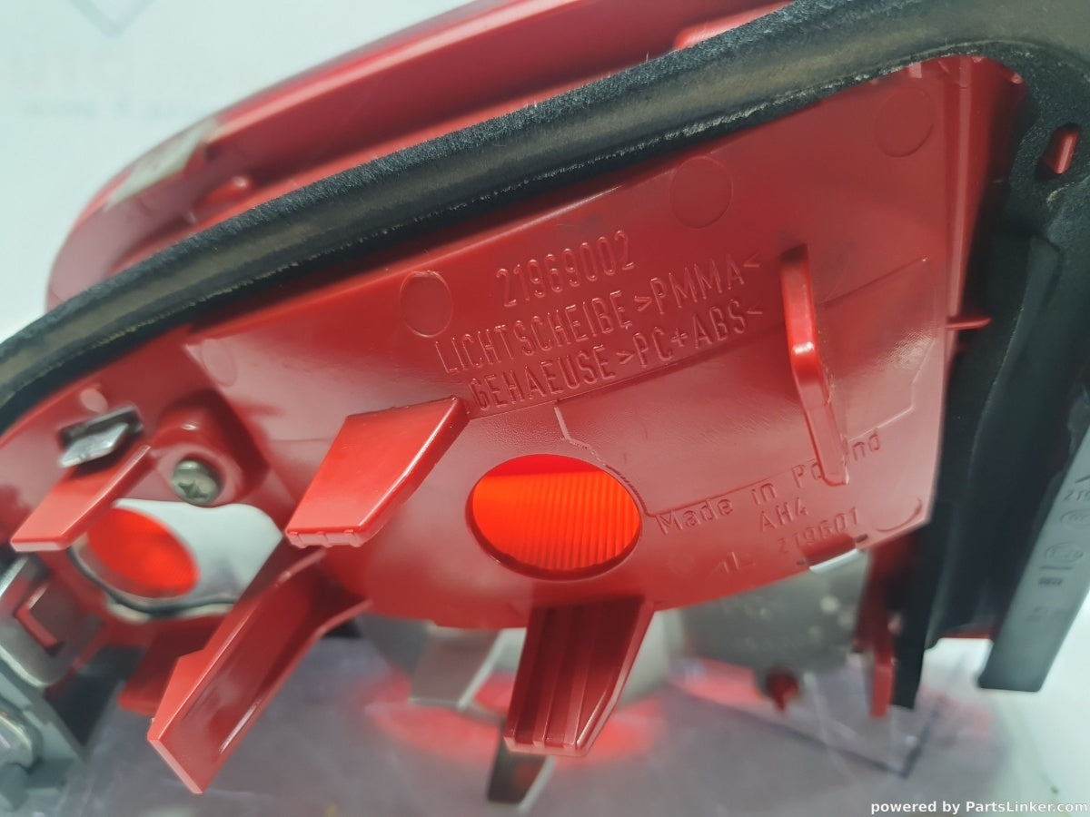 Stop de pe haion Stanga AUDI A4 IV Avant (8K5, B8) [ 2007 - 2015 ] TDI (CAGA, CJCA, CMEA, CMFA) 105KW|143HP OEM 8K9945093 / 8K9 945 093