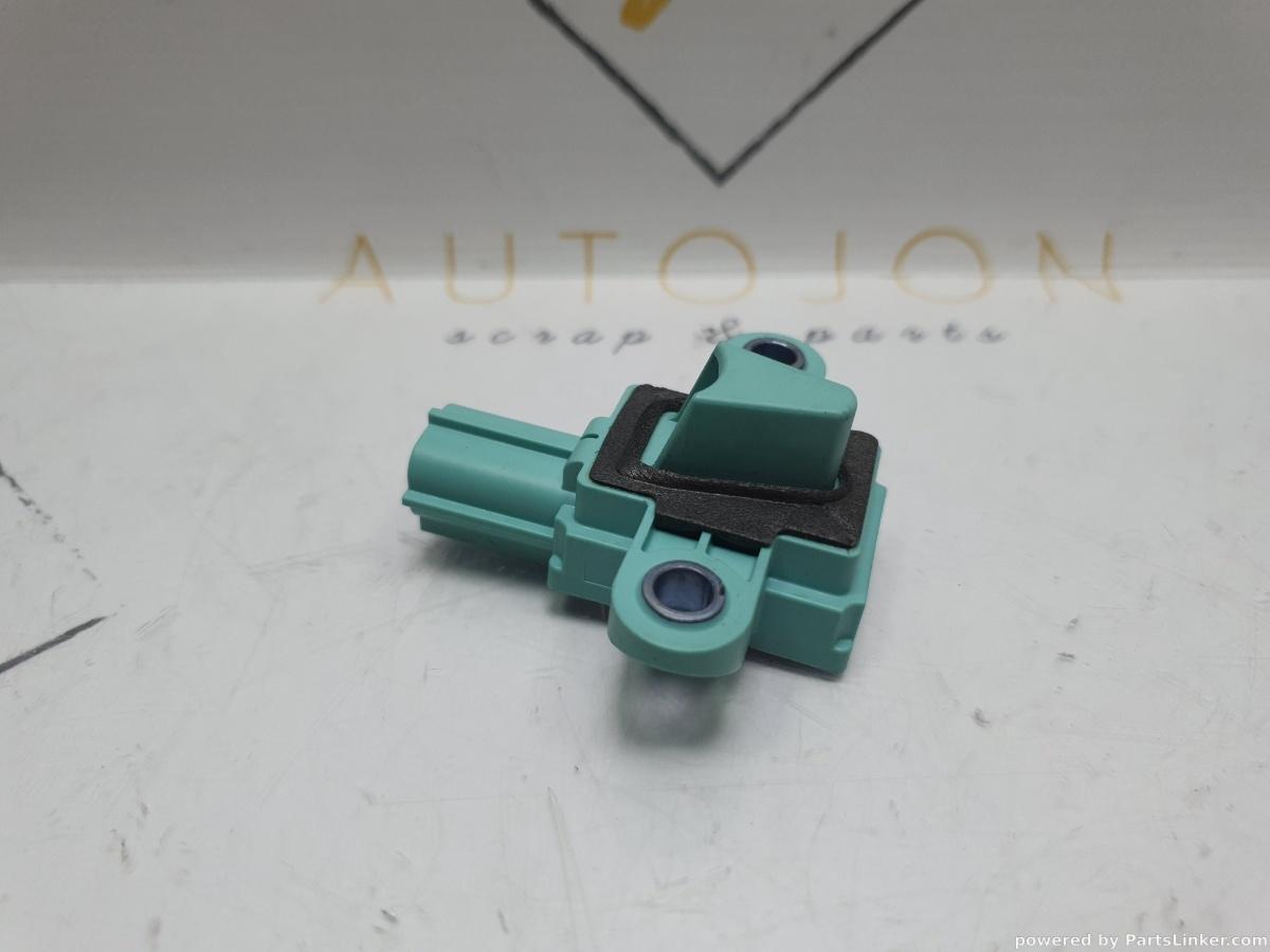 Senzor impact airbag AUDI A4 IV Avant (8K5, B8) [ 2007 - 2015 ] TDI (CAGA, CJCA, CMEA, CMFA) 105KW|143HP OEM 8K0955557C / 8K0 955 557 C